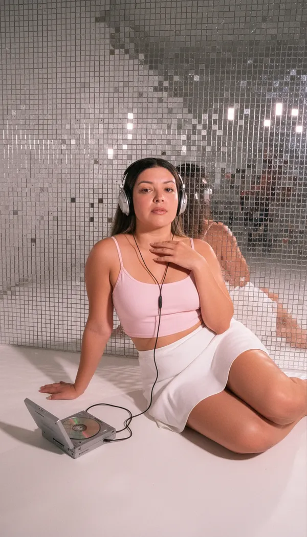 ИИ генератор фото в стиле Y2K превью стиля 1 - aesthetic