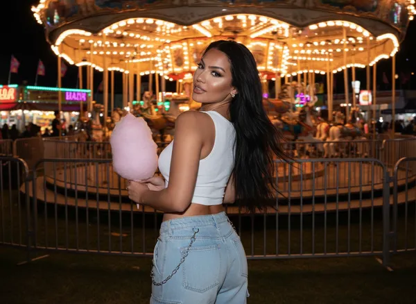 ИИ генератор фото в стиле Y2K фото из галереи 18 - aesthetic